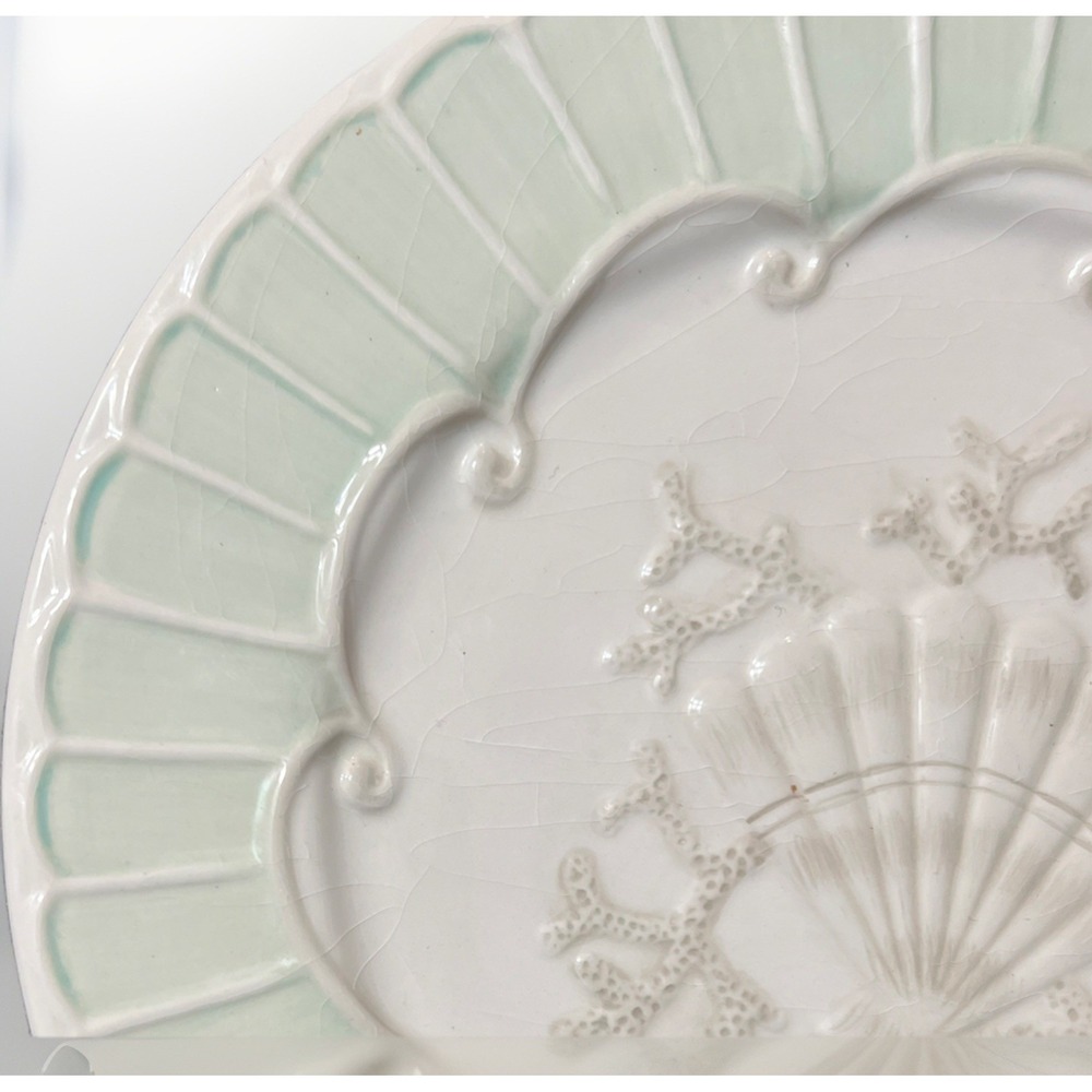 Set of 4, 8" Decorative Shell Plates 4 Different Motifs - Cream and Mint Elegant - Picture 5 of 6